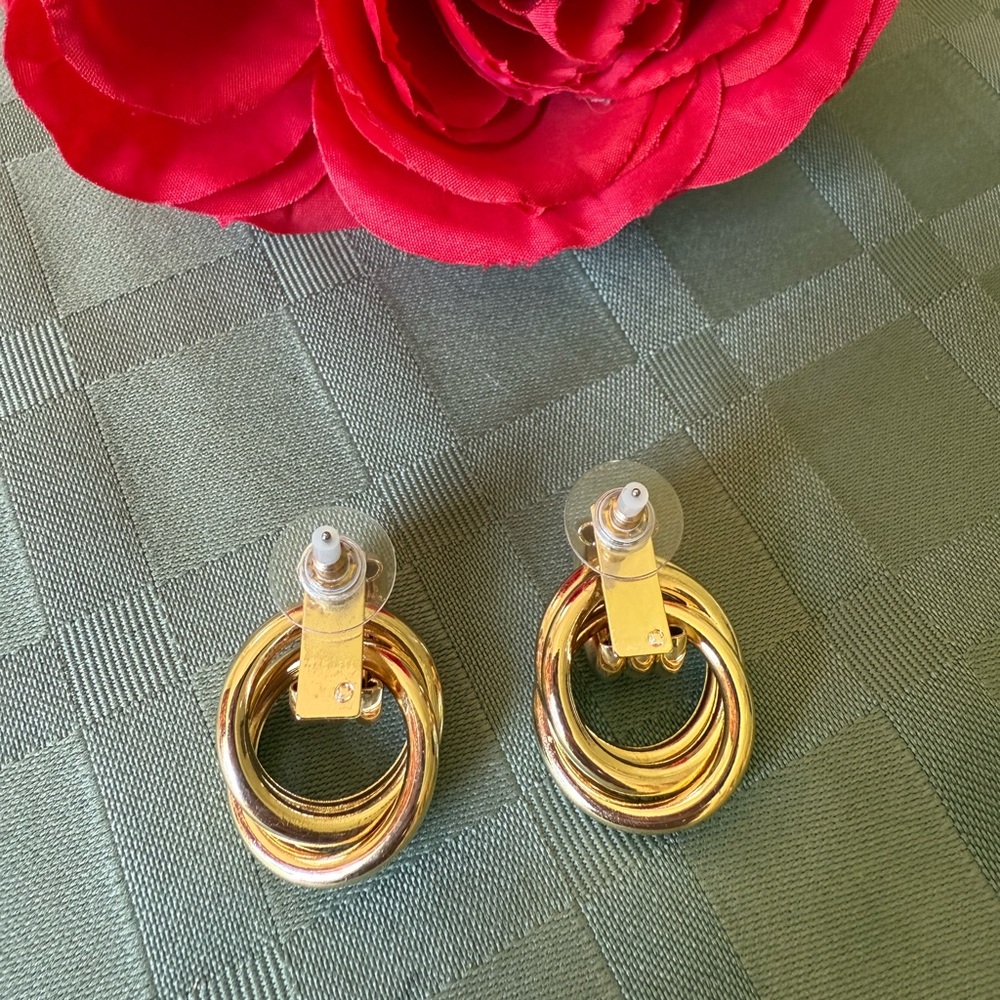 NWOT BaubleBar Interlocking Hoop Earrings - Picture 6 of 6